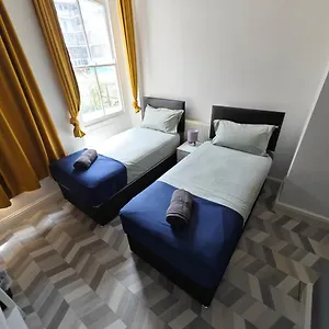 2-bedroom-2-bathroom-apartment-in-old-st-shoreditch-zone-1.cambridgehotelsuk.com/