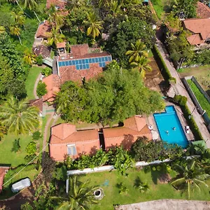 villa-shade.kandyhotelsnow.com/